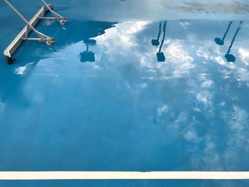 Tennis,Court,After,Rain,Shower.,Wet,Empty,Tennis,Court.,Reflection